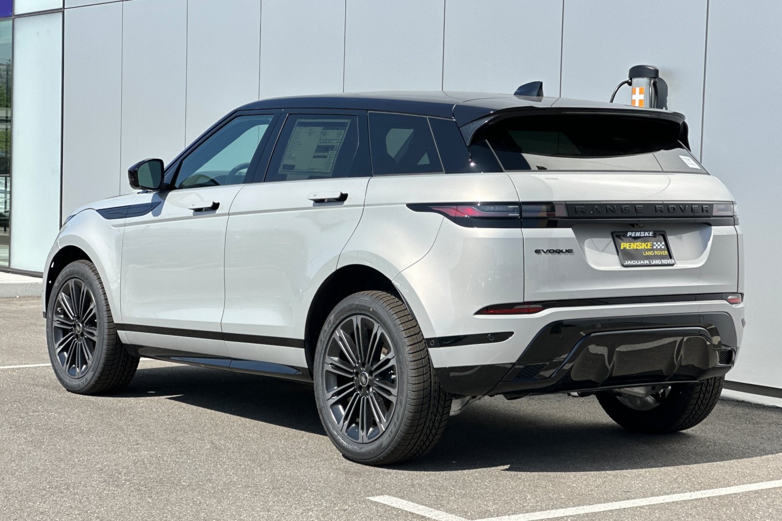 2026 Land Rover Range Rover Evoque Dynamic SE photo 2