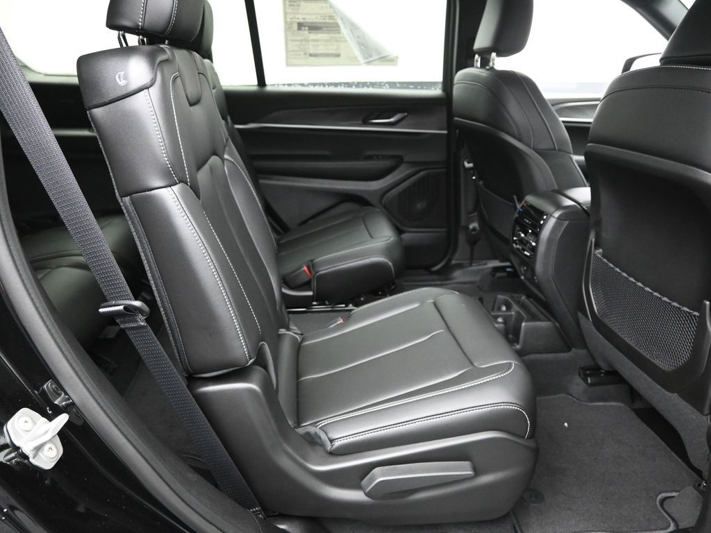 2025 Jeep Grand Cherokee Limited photo 6