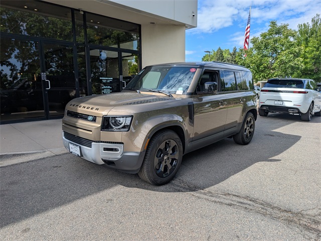 2025 Land Rover Defender 110 S photo 2