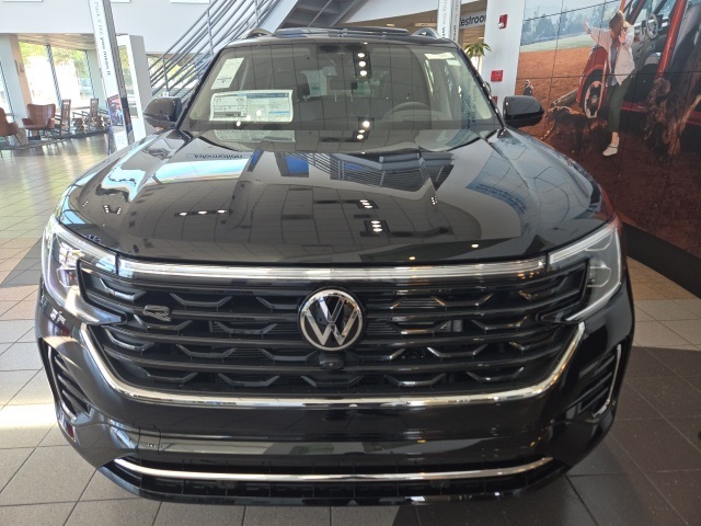 2025 Volkswagen Atlas SEL Premium R-Line photo 3