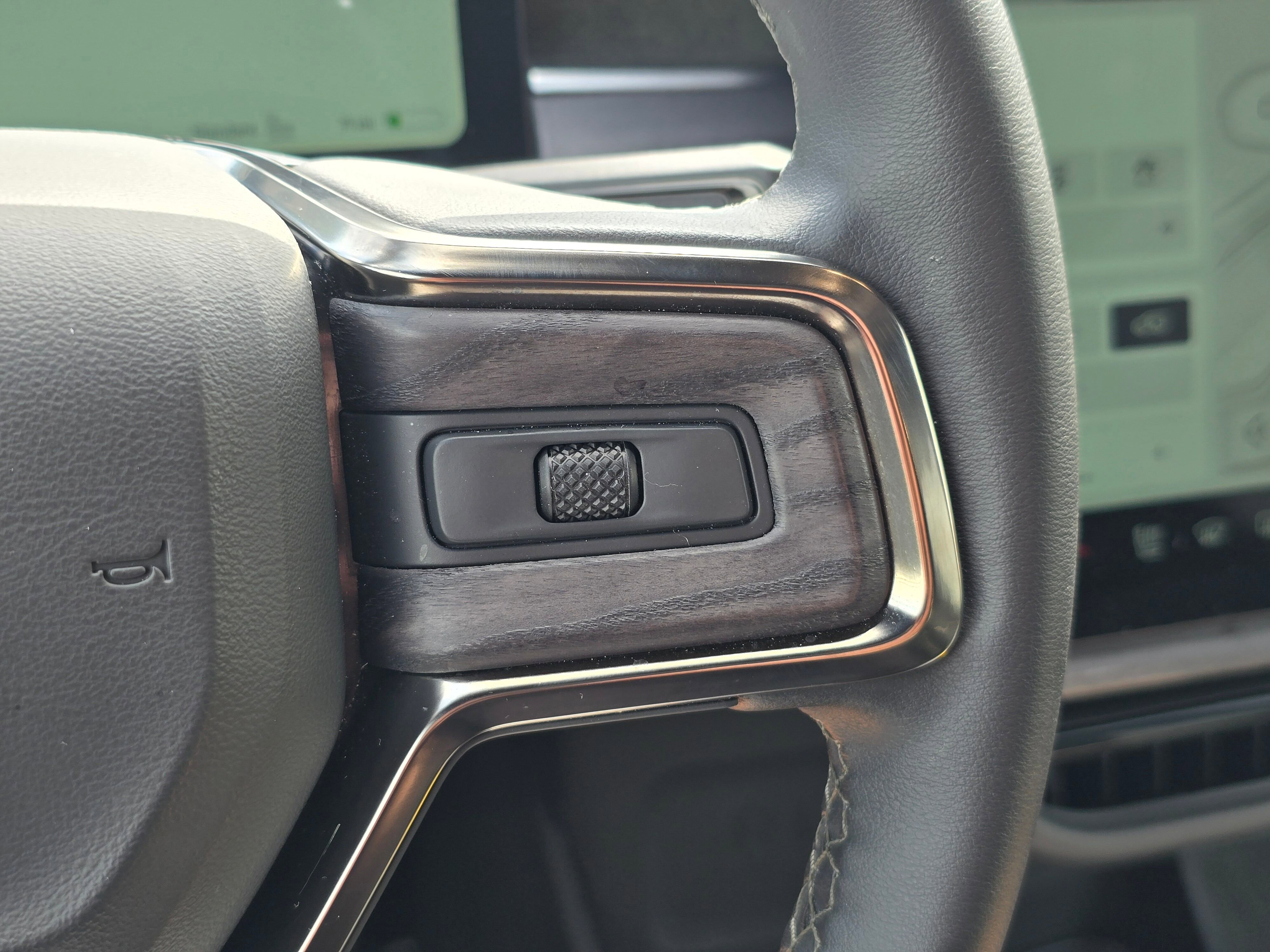 2023 Rivian R1S Adventure photo 9