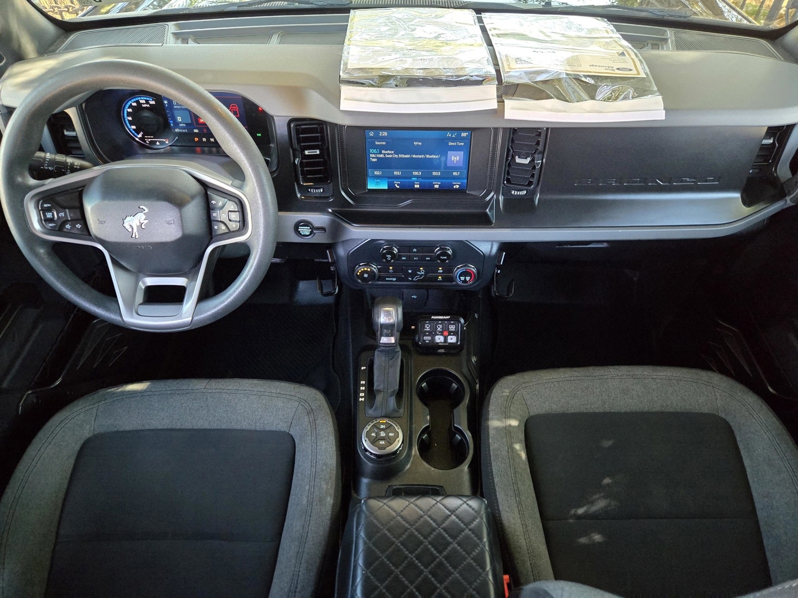 2022 Ford Bronco Base photo 13