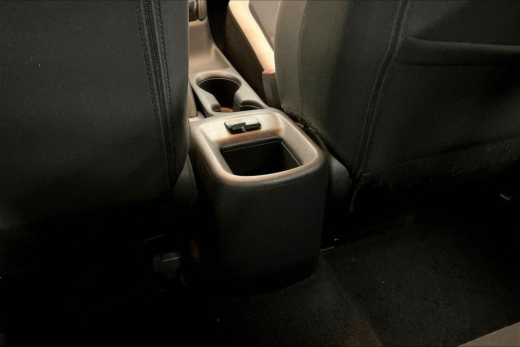 2021 Nissan Versa 1.6 SV photo 32