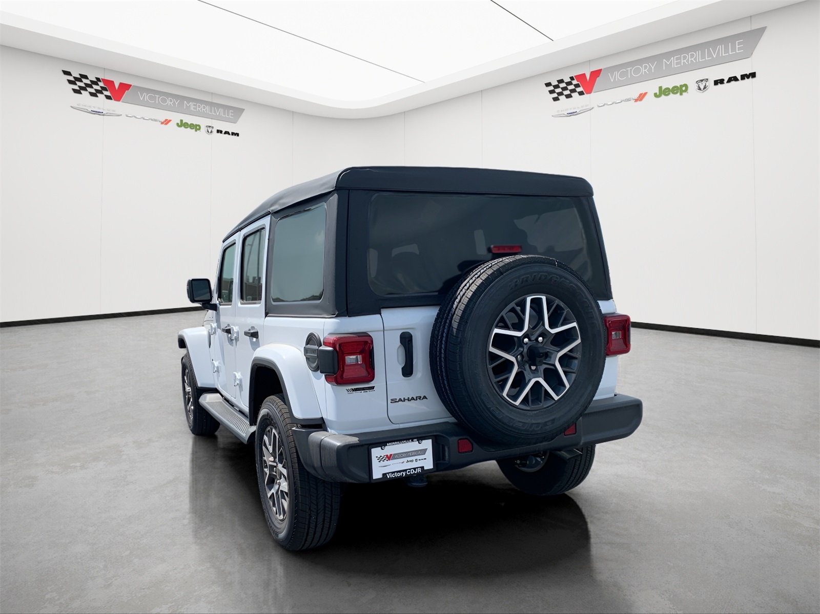 2025 Jeep Wrangler Sahara photo 3