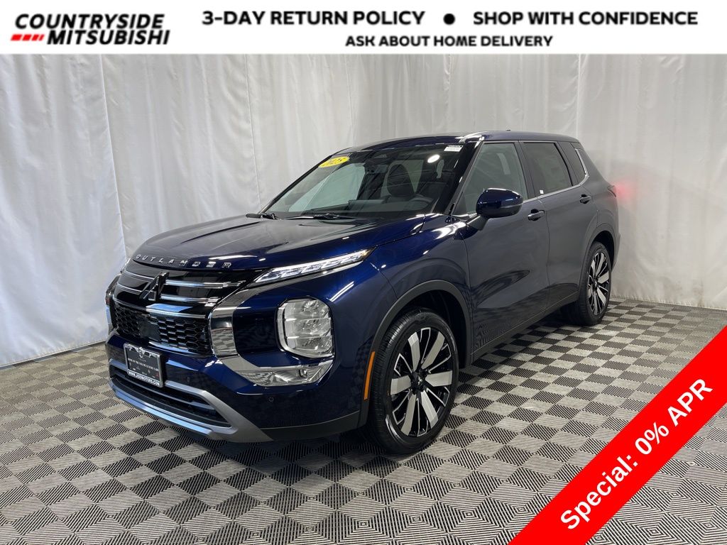 2025 Mitsubishi Outlander SE's photo