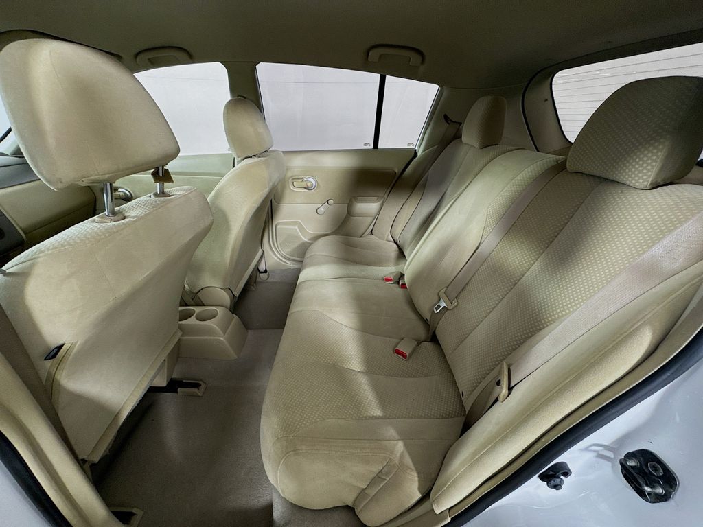 2011 Nissan Versa 1.8 S photo 23