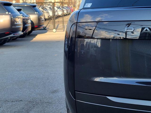 2025 Land Rover Range Rover SE photo 4