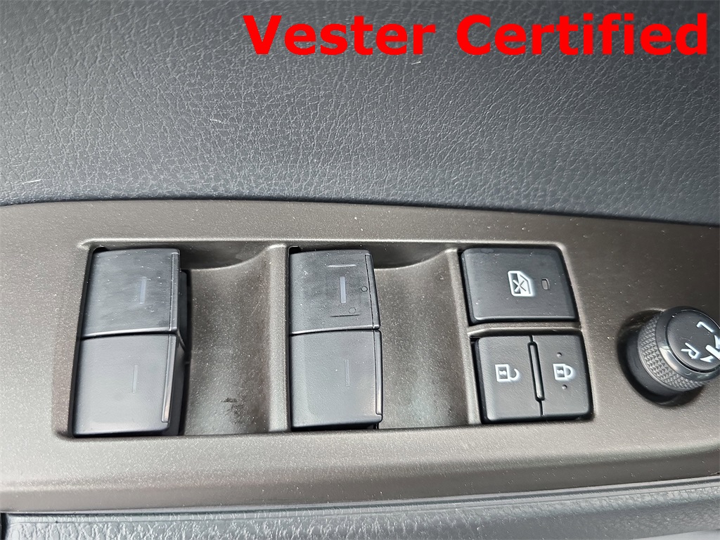 2023 Toyota Camry SE photo 21