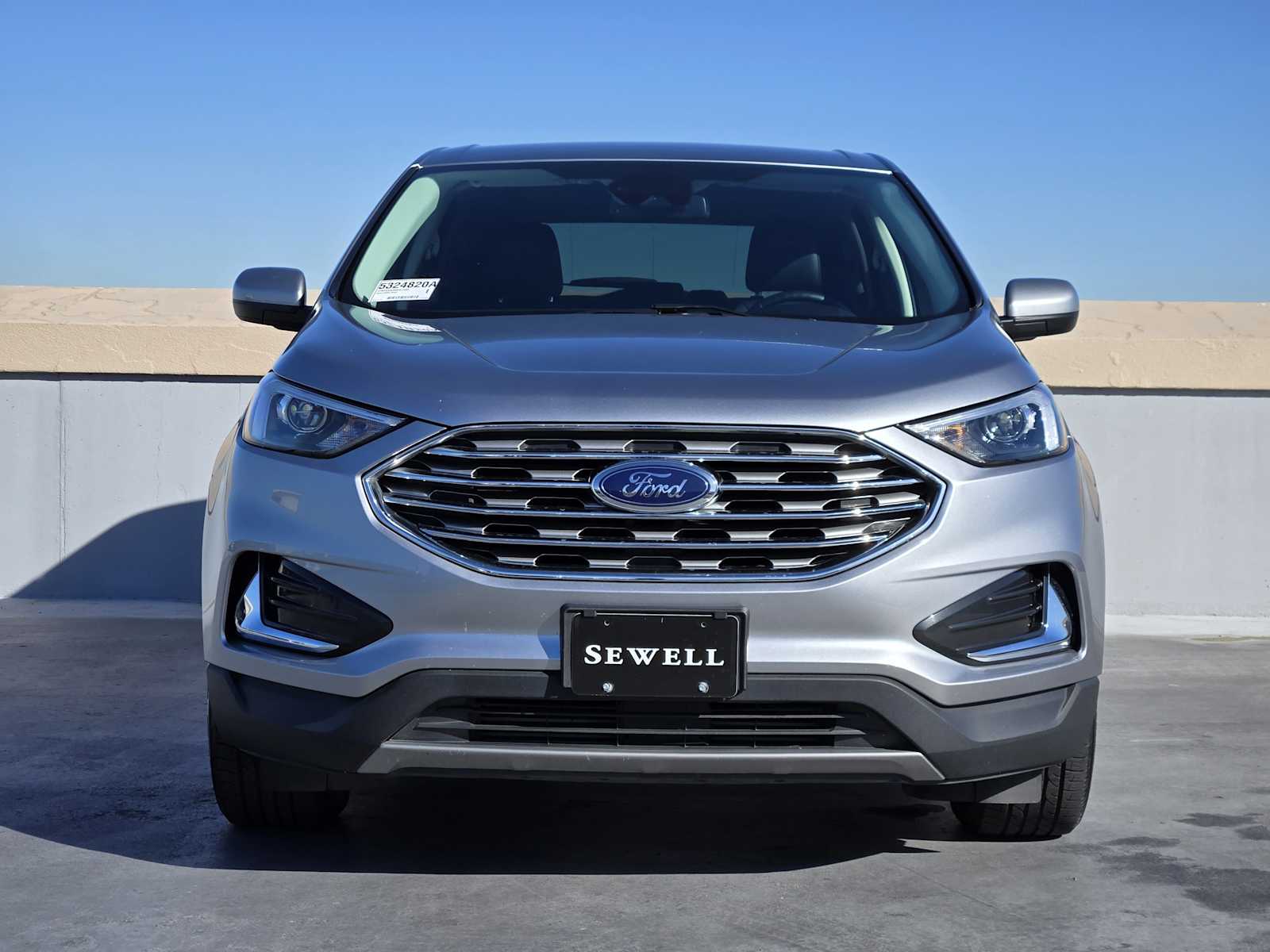 2022 Ford Edge SEL photo 2