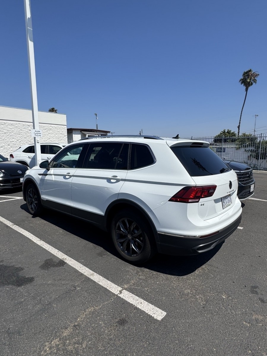 2022 Volkswagen Tiguan SE photo 2
