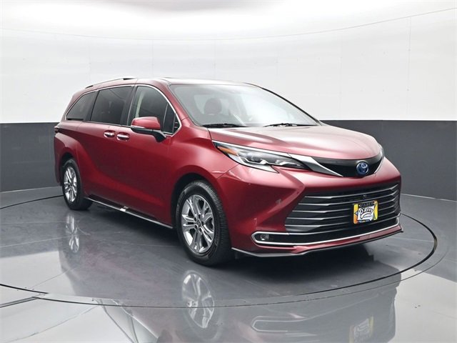 2022 Toyota Sienna Platinum photo 3