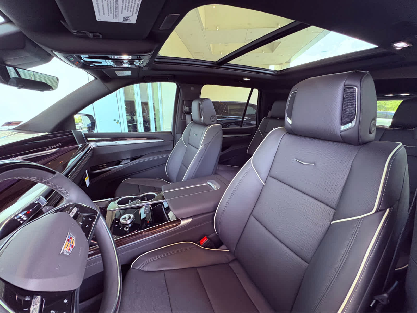 2025 Cadillac Escalade Premium Luxury photo 17