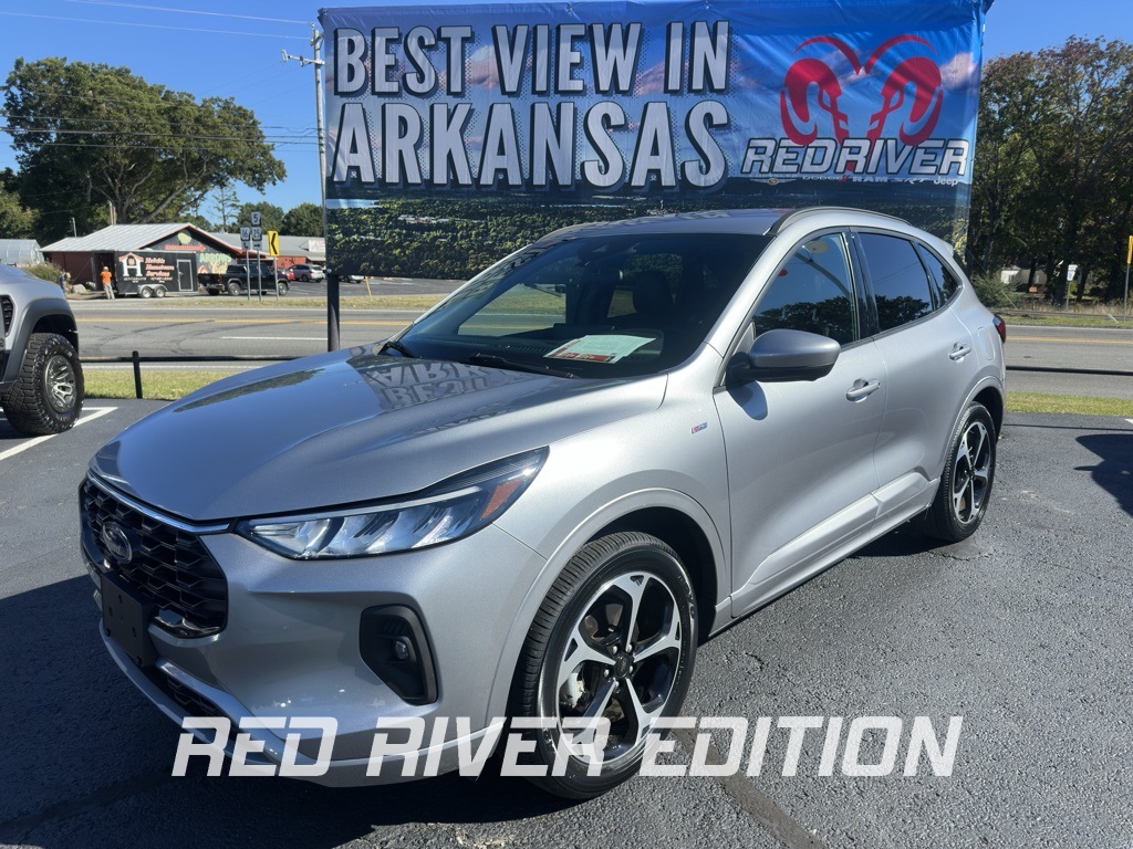 2023 Ford Escape ST-Line Select's photo