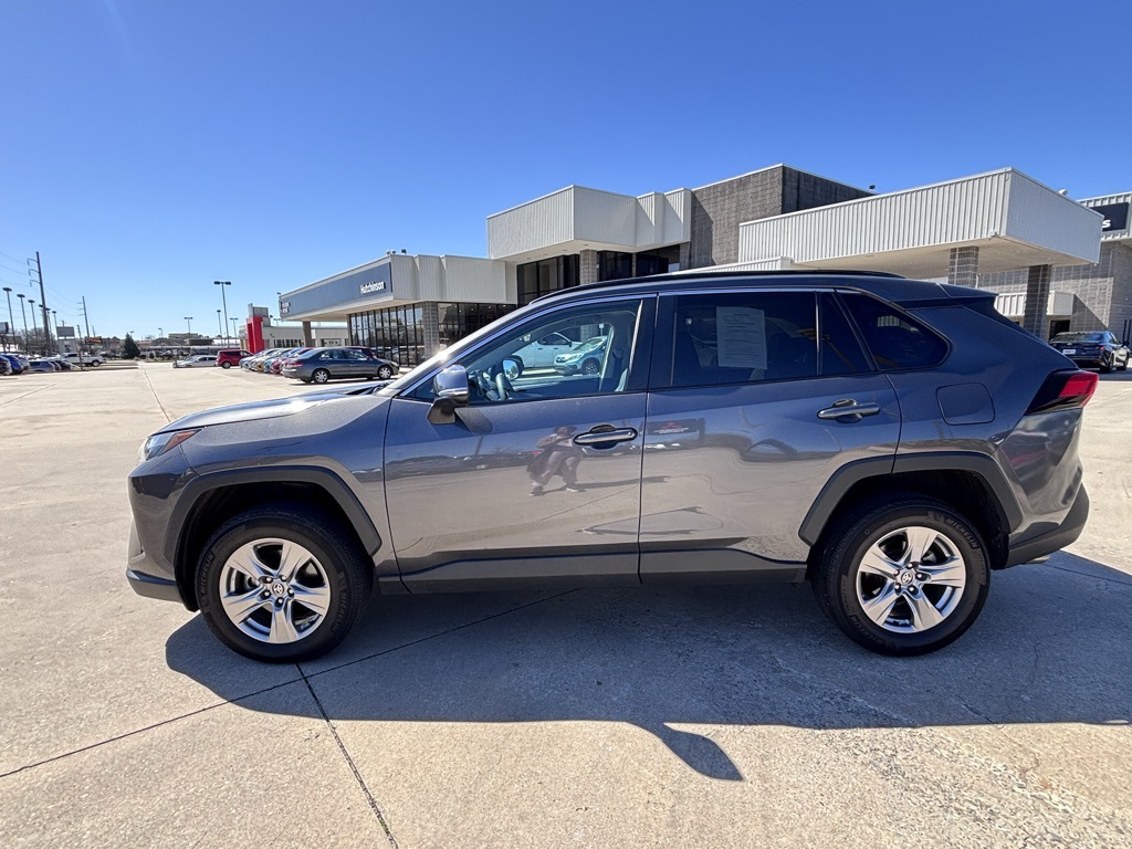 2022 Toyota RAV4 XLE photo 4