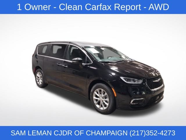 2025 Chrysler Pacifica Select's photo