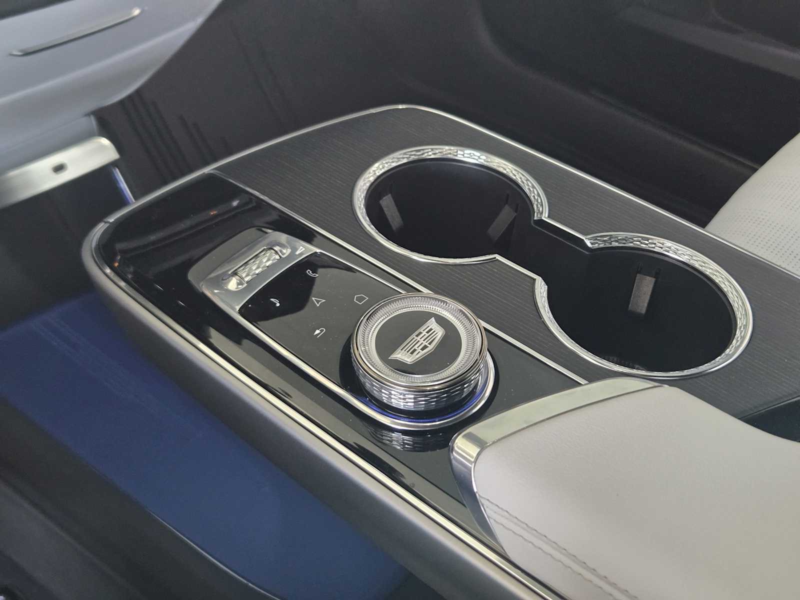 2025 Cadillac Lyriq Luxury photo 14