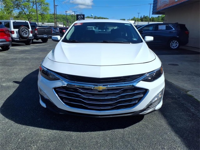2023 Chevrolet Malibu 1LT photo 2