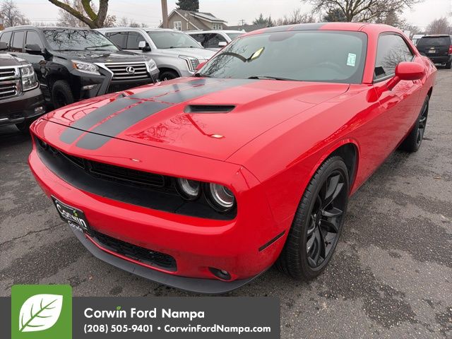 2017 Dodge Challenger SXT's photo