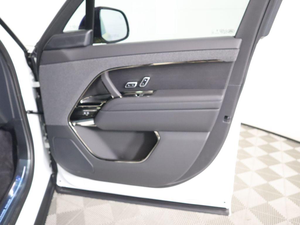 2025 Land Rover Range Rover Sport SE photo 24