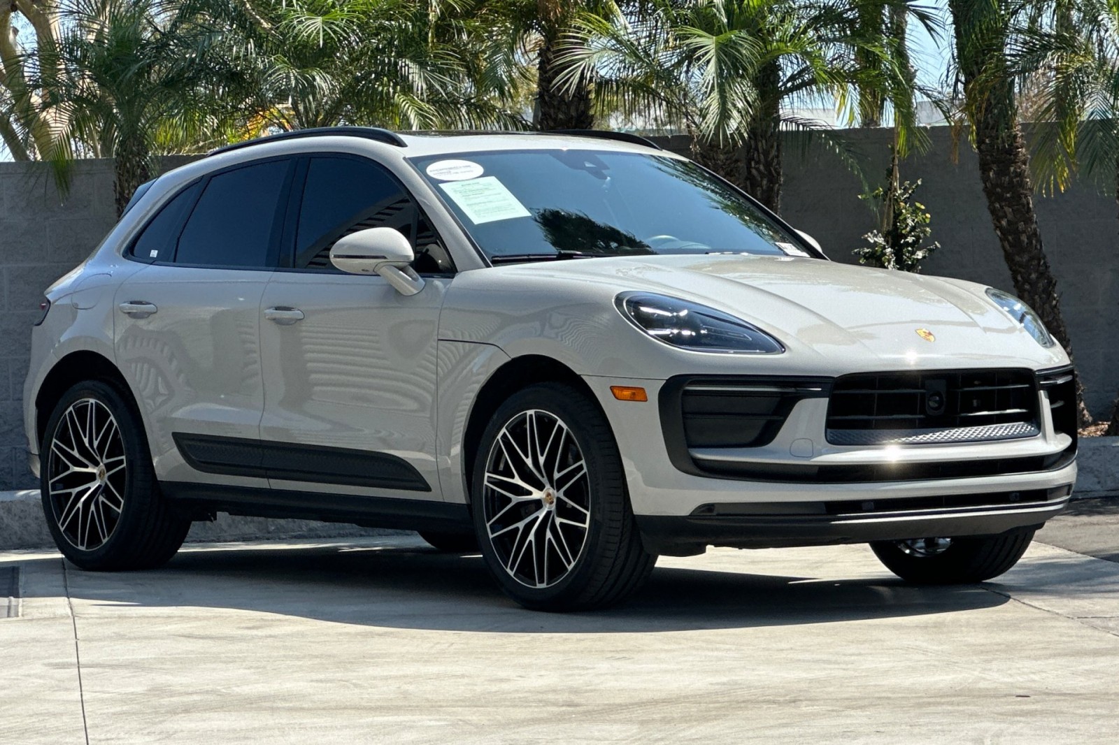 2023 Porsche Macan T photo 10