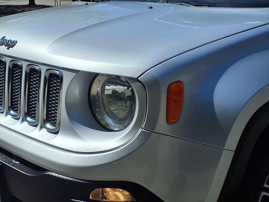 2016 Jeep Renegade Limited photo 3