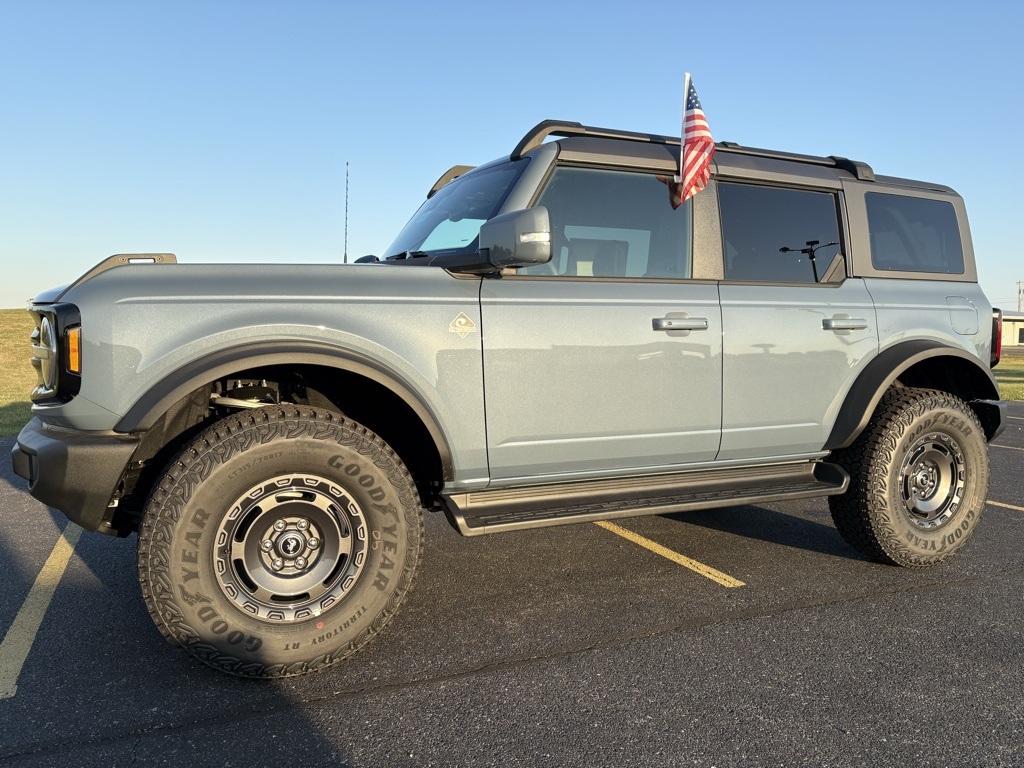 2025 Ford Bronco 4-Door Outer Banks's photo