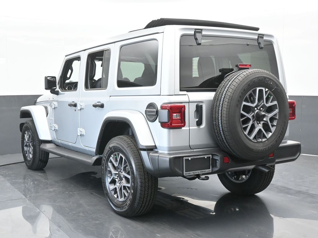 2024 Jeep Wrangler Sahara photo 4