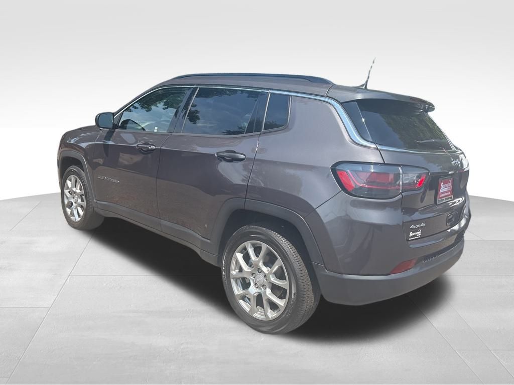 2024 Jeep Compass Latitude Lux photo 19