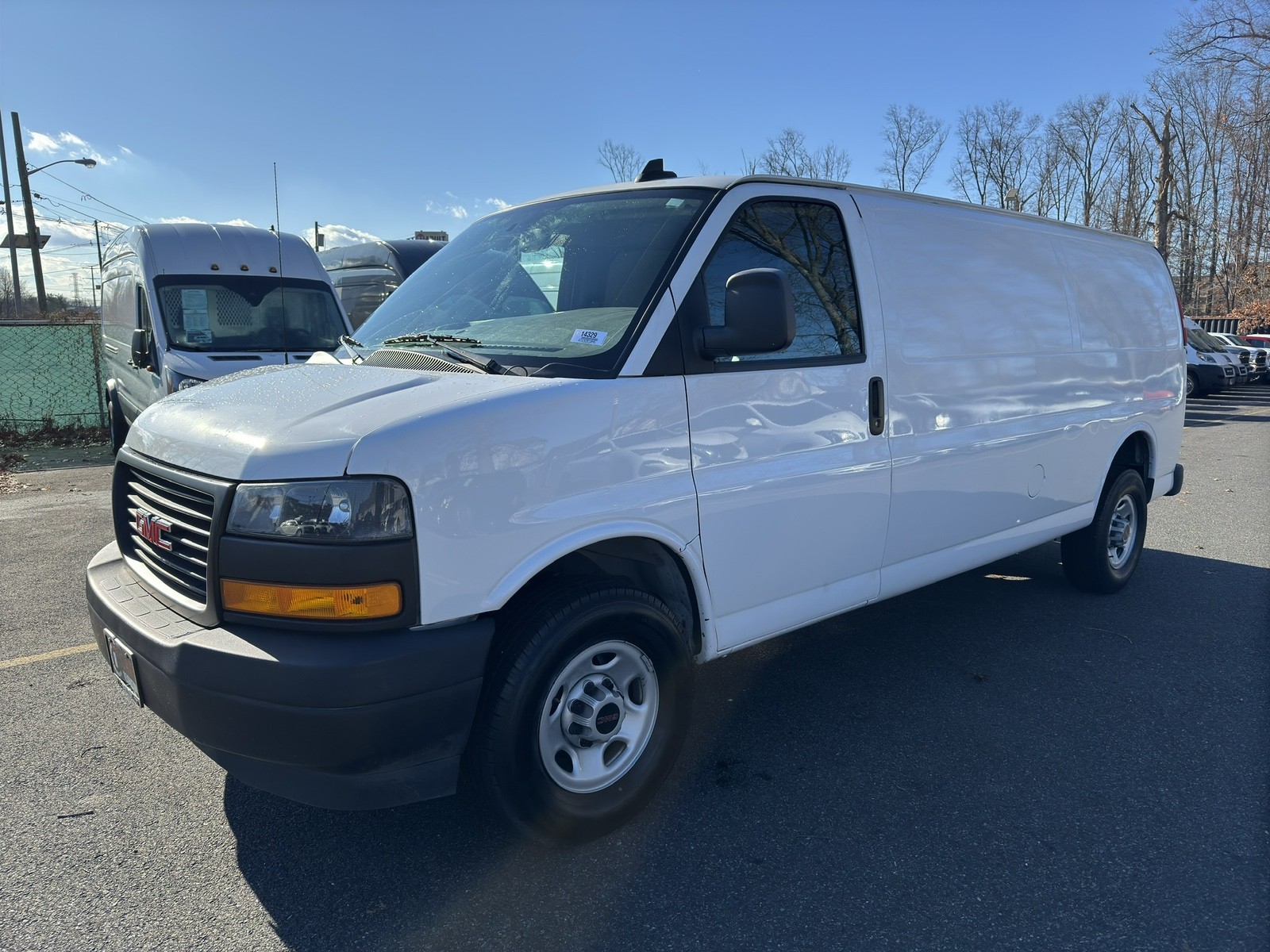 2023 Gmc Savana Cargo 2500 photo 3