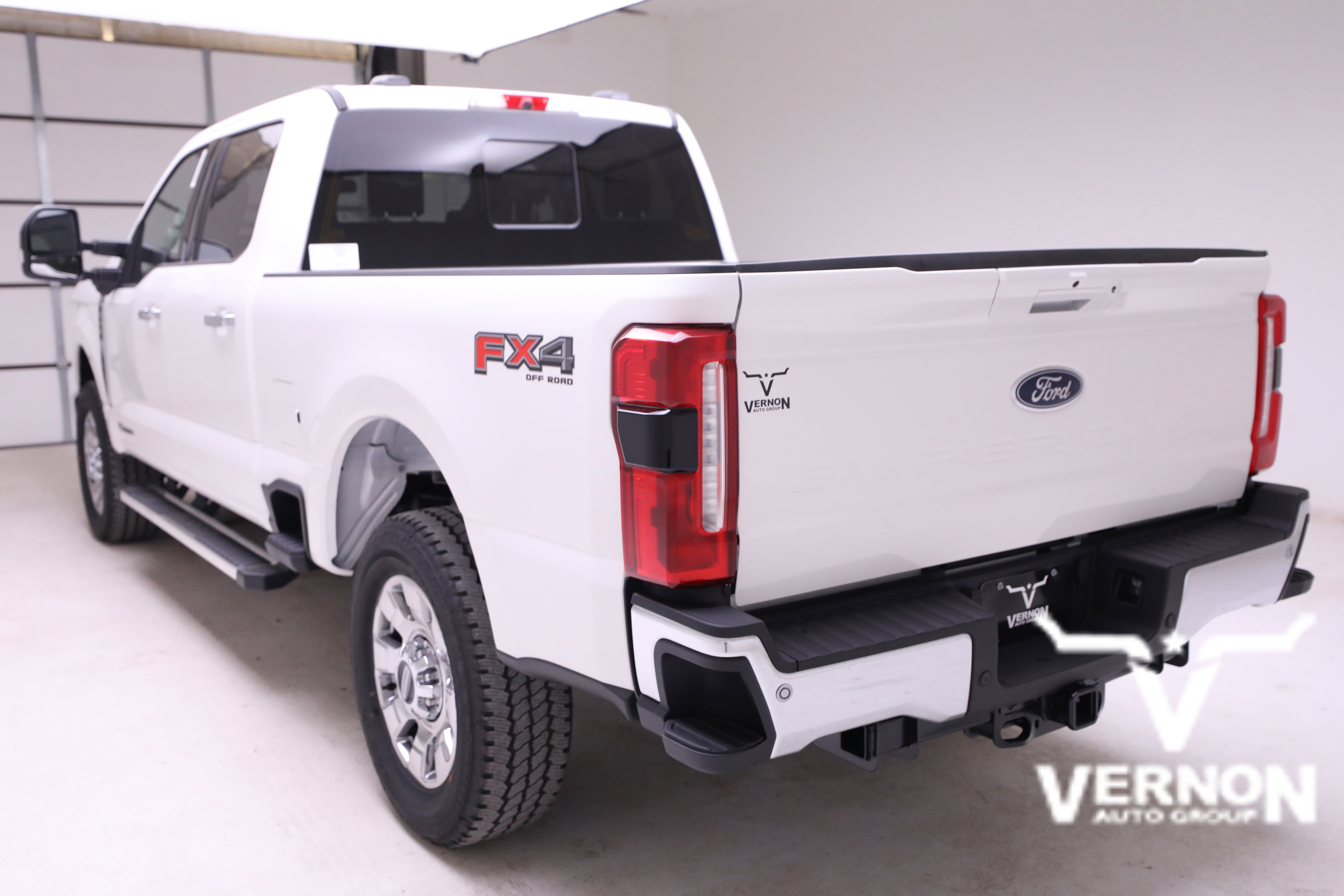 2026 Ford F-250 Lariat photo 2