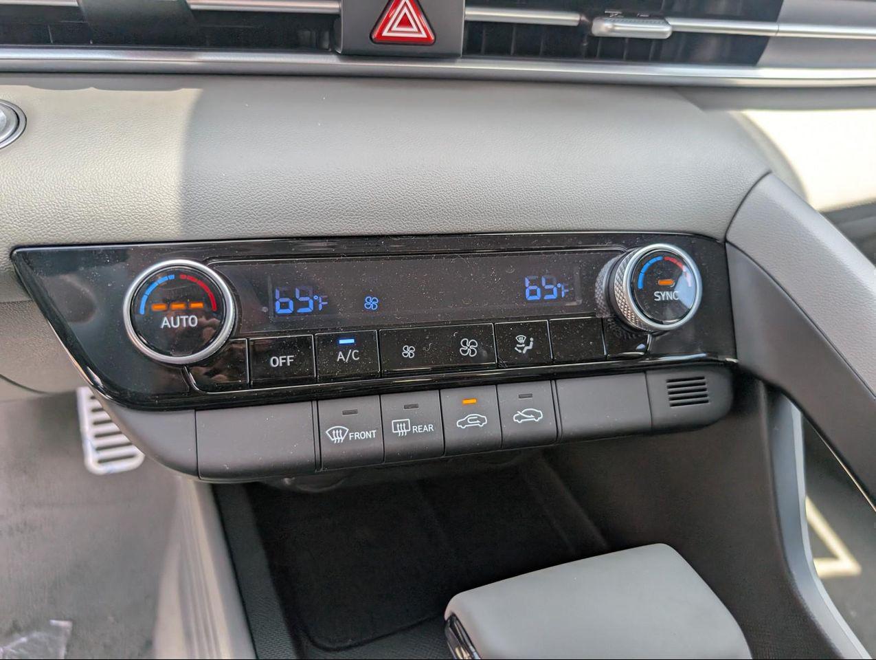 2025 Hyundai Elantra SEL Sport photo 12