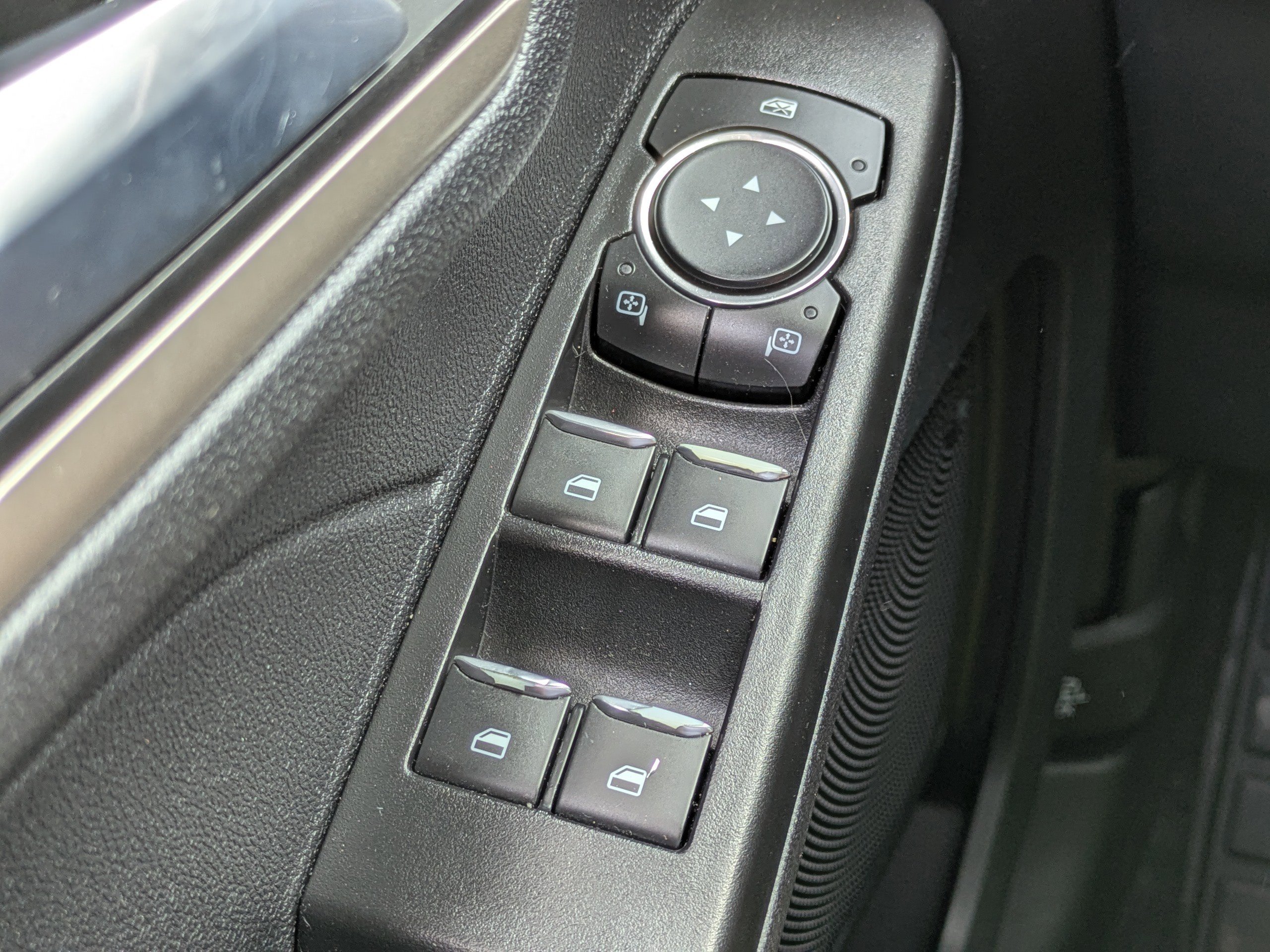 2022 Ford Escape SEL photo 17