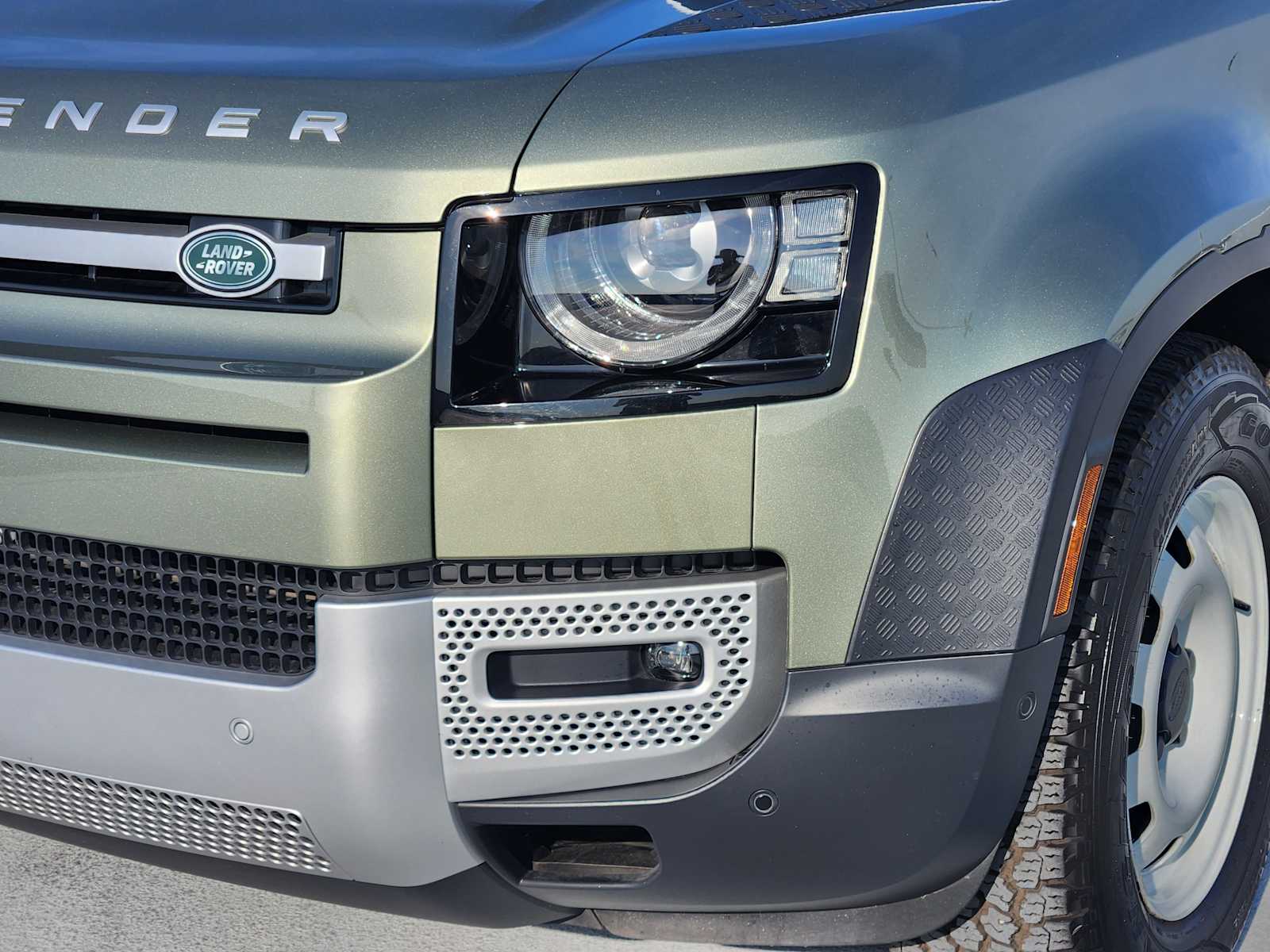 2024 Land Rover Defender S photo 8