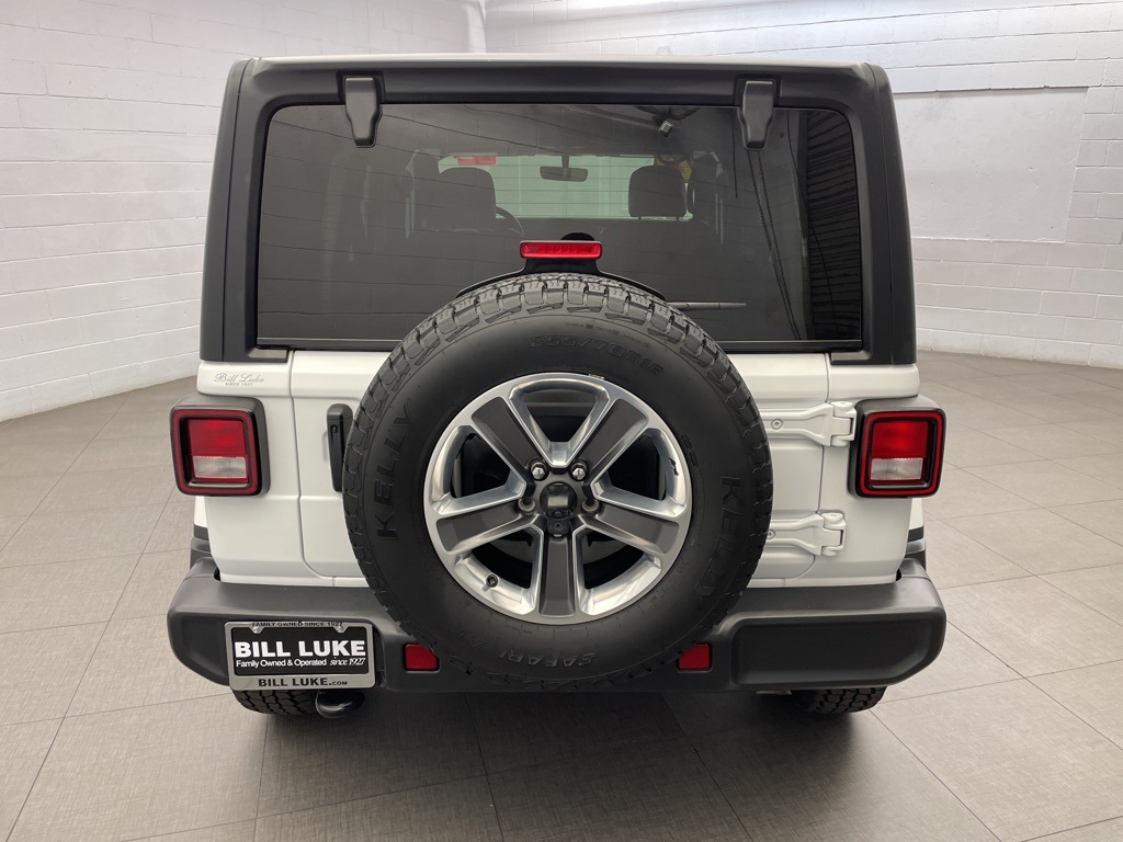 2022 Jeep Wrangler Unlimited Sahara photo 5