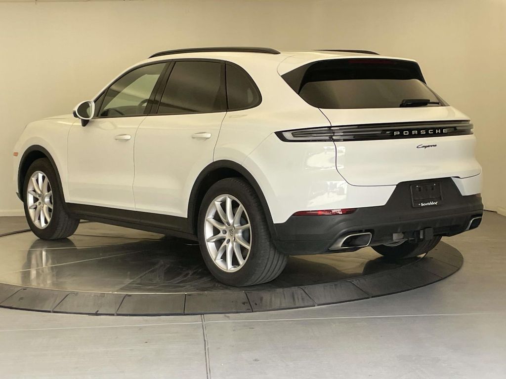 2024 Porsche Cayenne Base photo 2