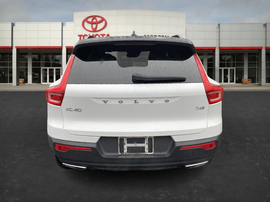 2020 Volvo XC40 R-Design photo 4