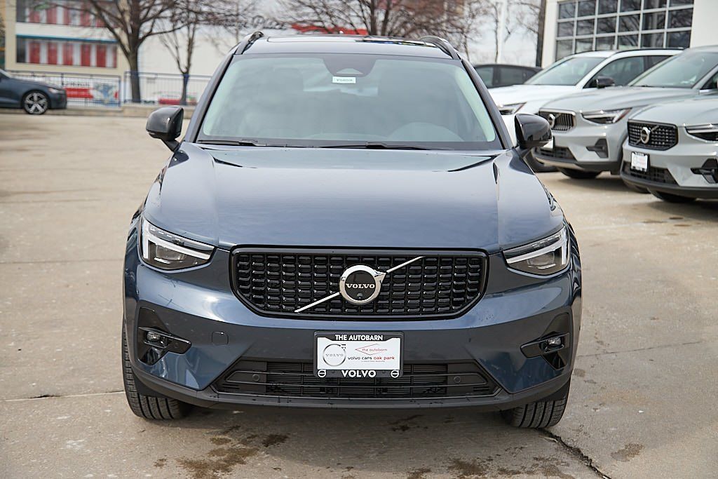 2026 VOLVO XC40 - Image 4