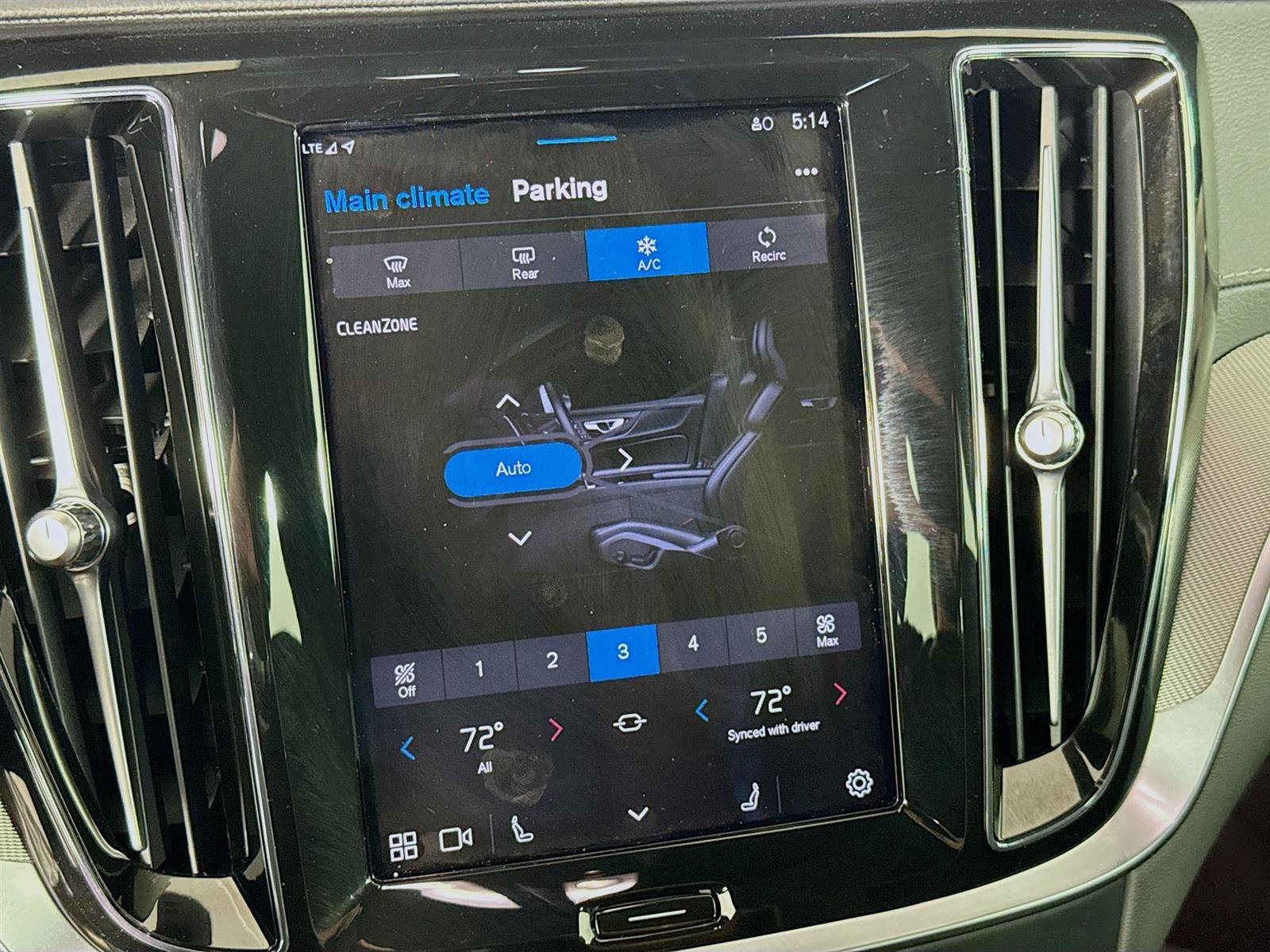 2024 Volvo S60 Recharge Ultimate Black Edition photo 17