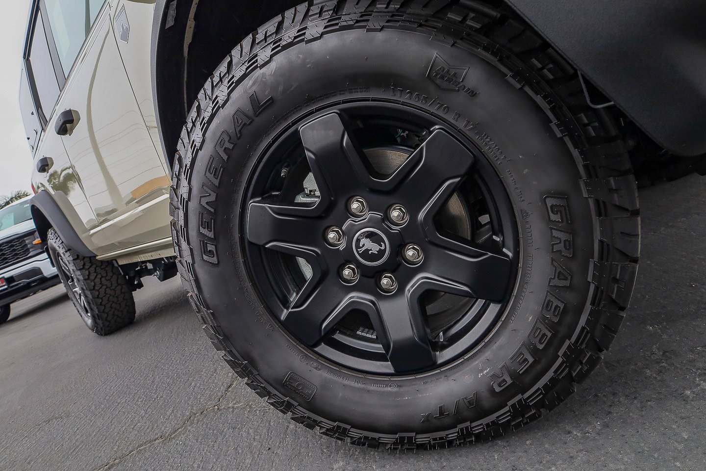 2025 Ford Bronco Big Bend photo 2