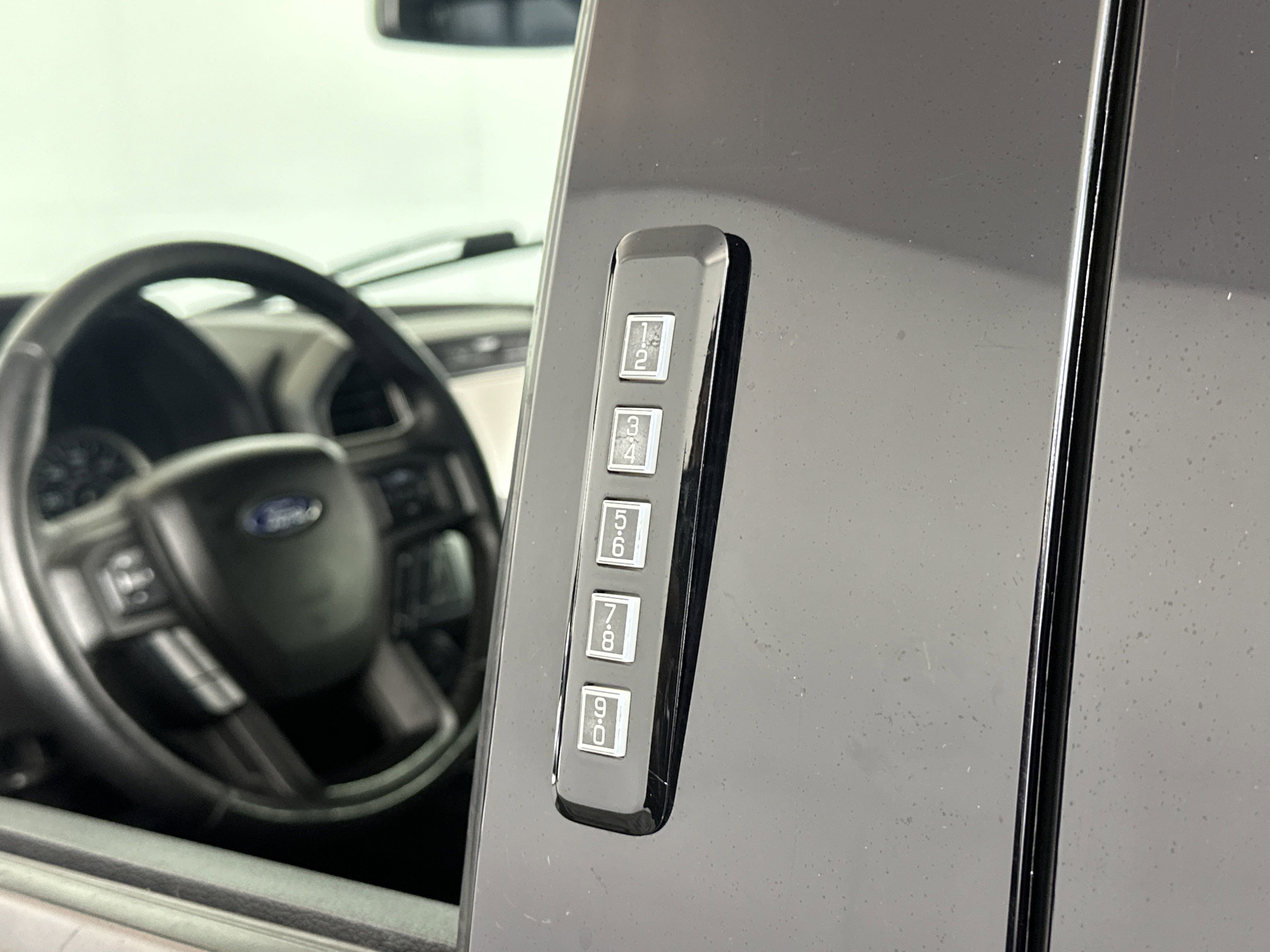 2018 Ford F-150 XLT photo 2