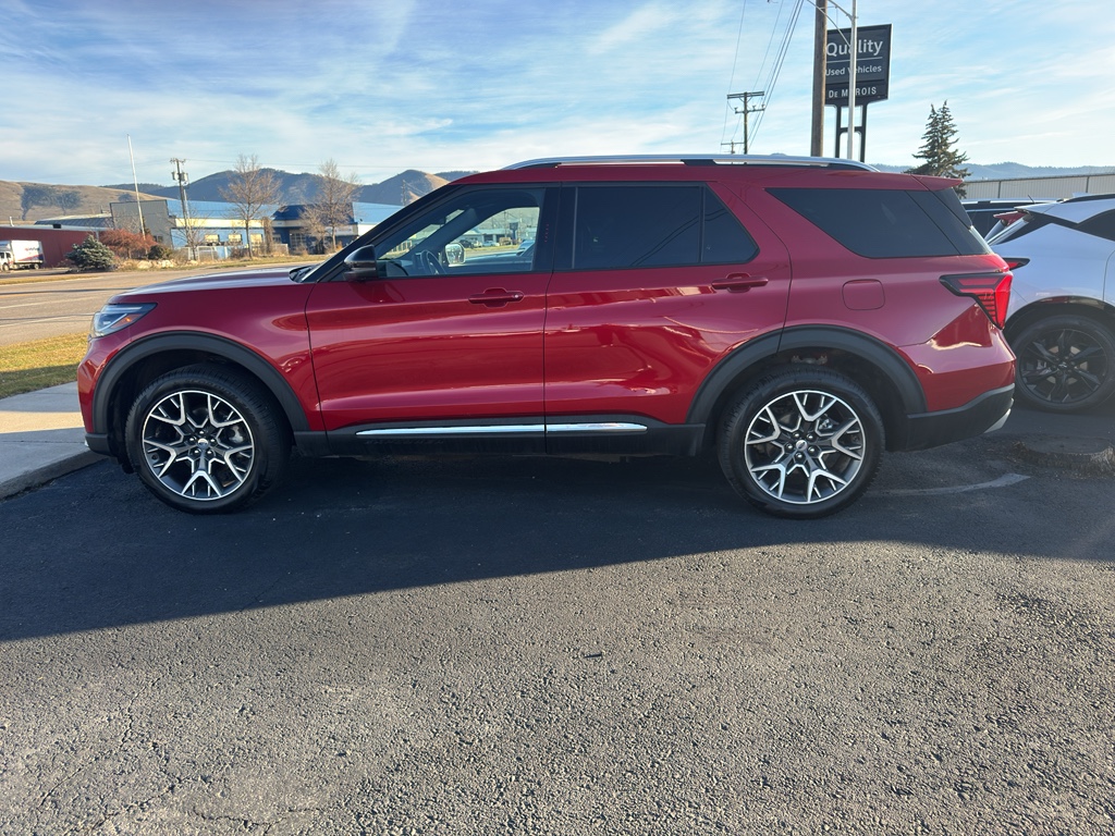 2025 Ford Explorer Platinum's photo
