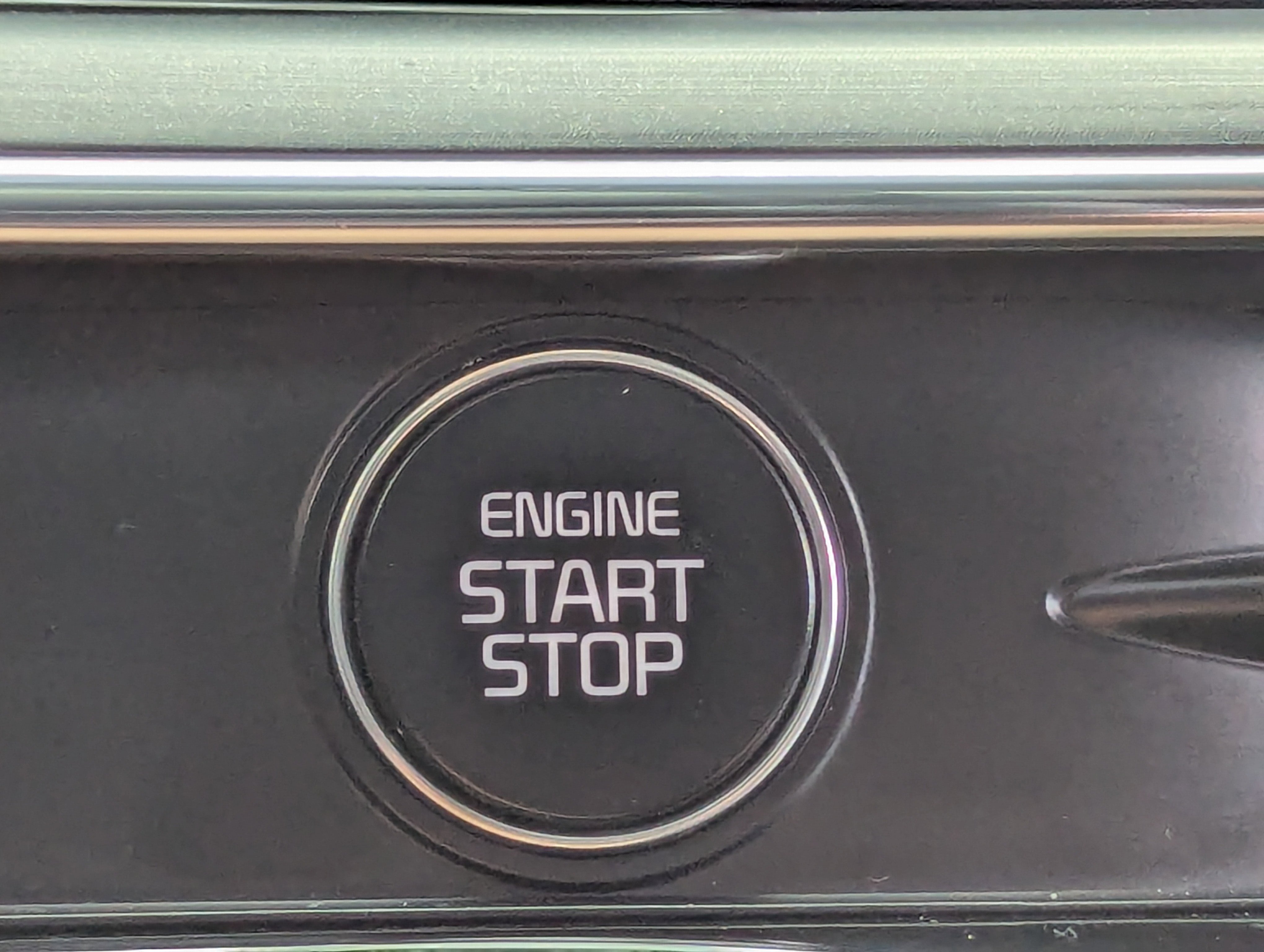 2025 Kia K5 GT-Line photo 3