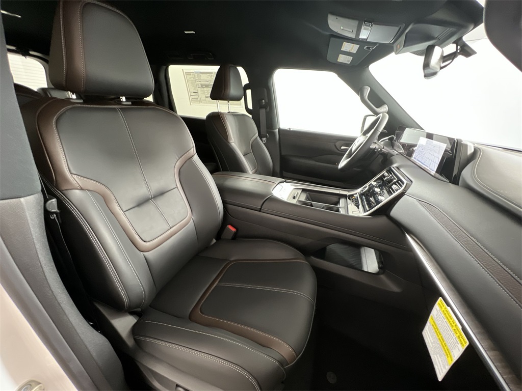 2025 Nissan Armada SL photo 24