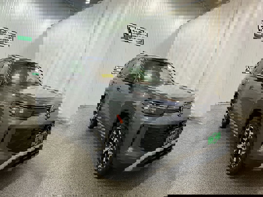 2026 Volkswagen Tiguan SE's photo