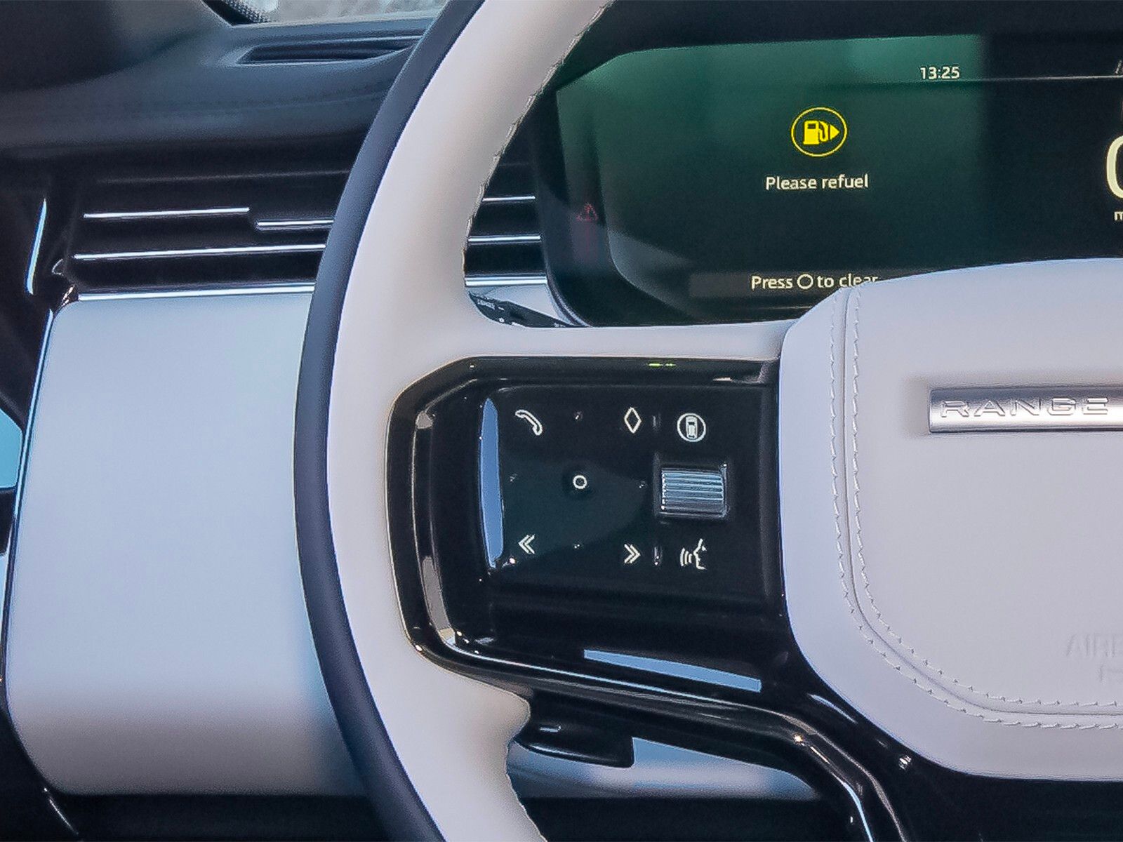 2025 Land Rover Range Rover Sport SE photo 14