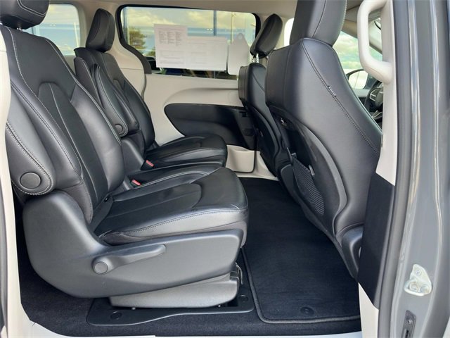 2022 Chrysler Pacifica Hybrid Touring L photo 49