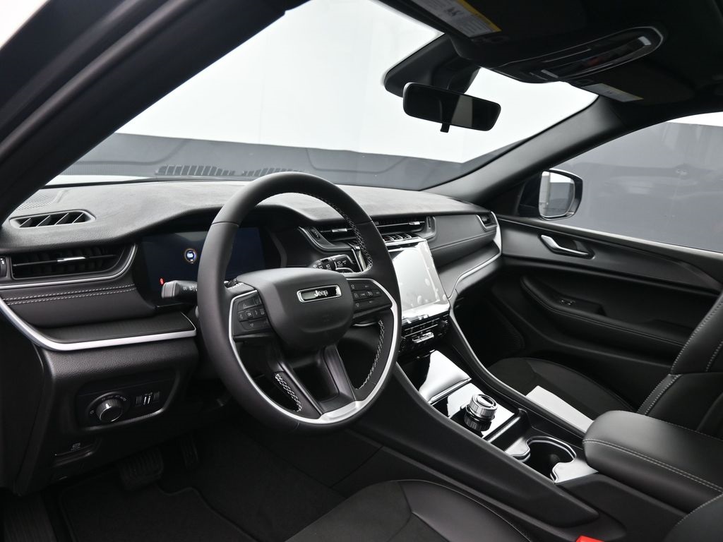 2025 Jeep Grand Cherokee Altitude X photo 17