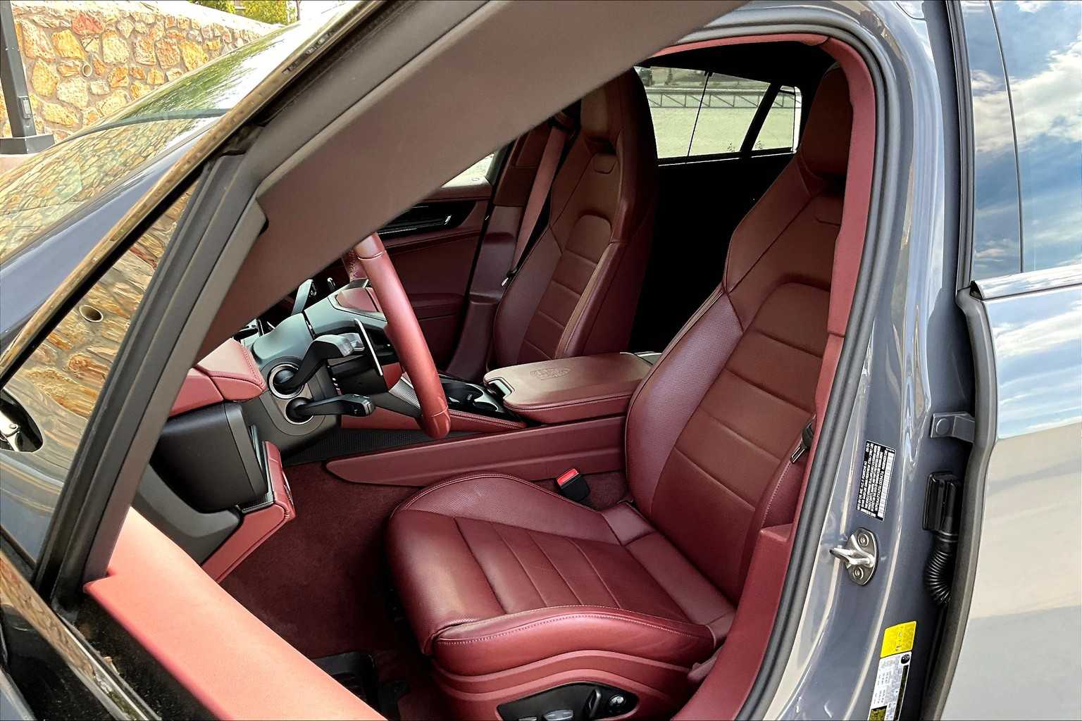 2025 Porsche Panamera 4 photo 5