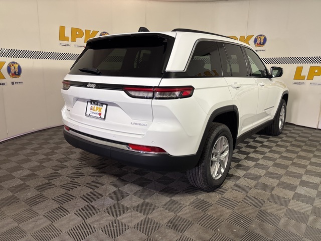 2025 Jeep Grand Cherokee Laredo X photo 2