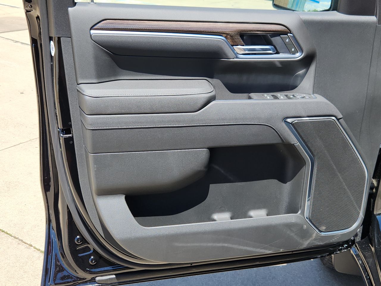 2025 Chevrolet Silverado 1500 LT photo 21